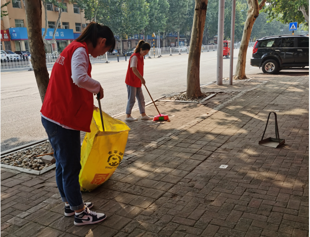 恒源热力集团开展“迎中秋 庆国庆” 环境卫生清洁志愿服务活动